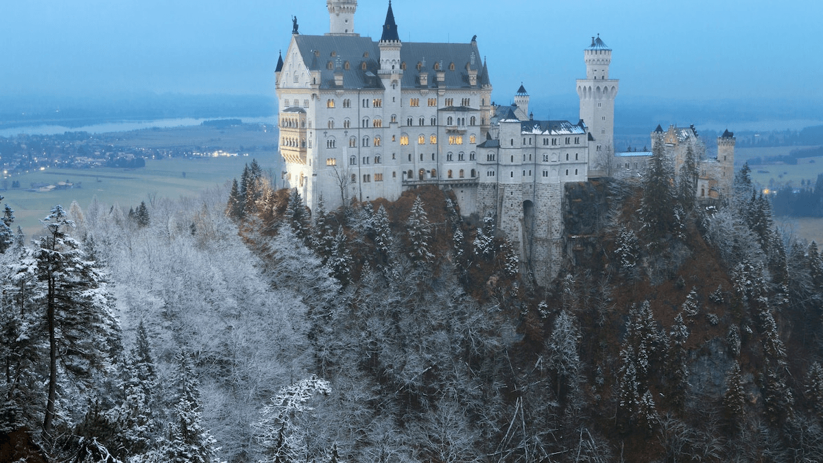 2025 онд заавал очих 10 газар